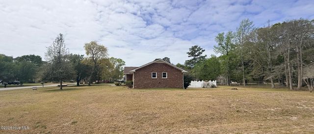 402 Crestwood Drive, Newport, NC 28570