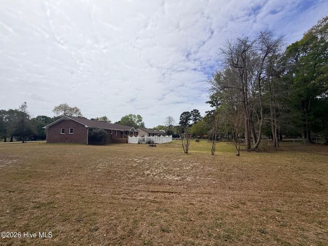 402 Crestwood Drive, Newport, NC 28570