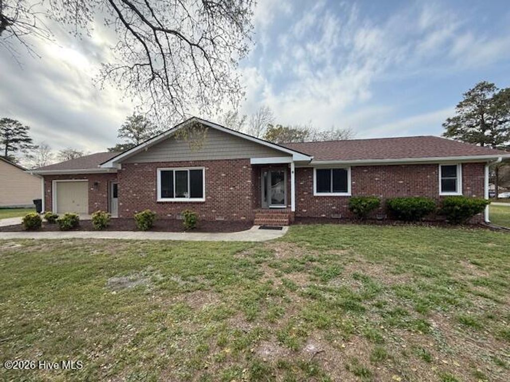 402 Crestwood Drive, Newport, NC 28570