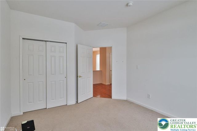 2064 Kingsview Road, Lower Macungie Twp, PA 18062