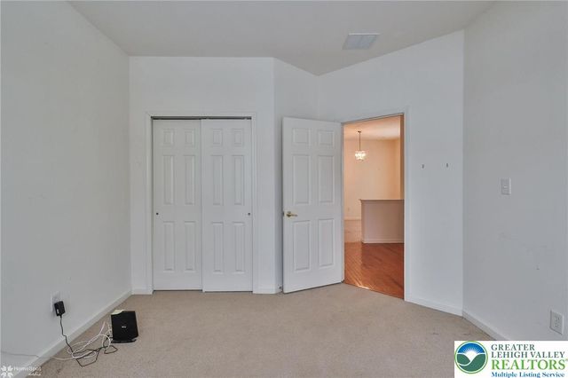 2064 Kingsview Road, Lower Macungie Twp, PA 18062