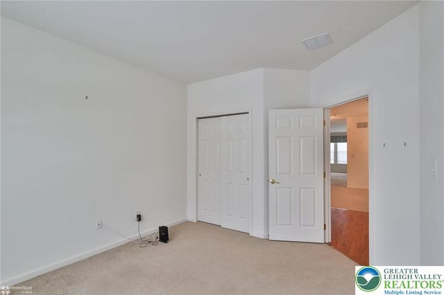 2064 Kingsview Road, Lower Macungie Twp, PA 18062