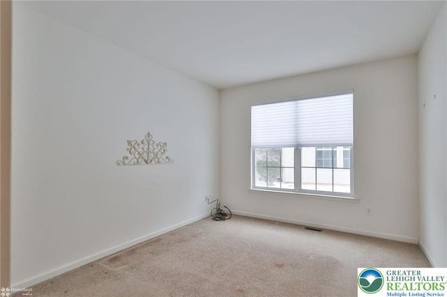 2064 Kingsview Road, Lower Macungie Twp, PA 18062