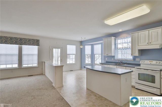 2064 Kingsview Road, Lower Macungie Twp, PA 18062