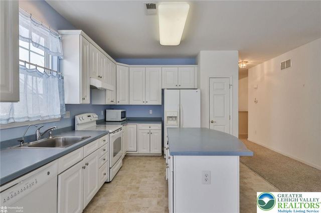 2064 Kingsview Road, Lower Macungie Twp, PA 18062