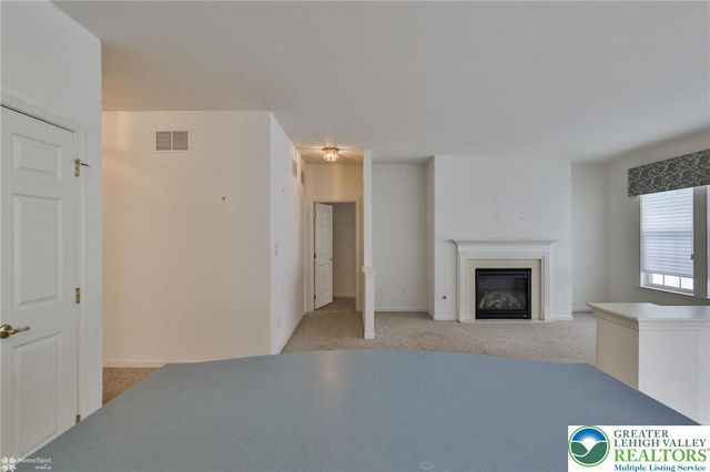 2064 Kingsview Road, Lower Macungie Twp, PA 18062