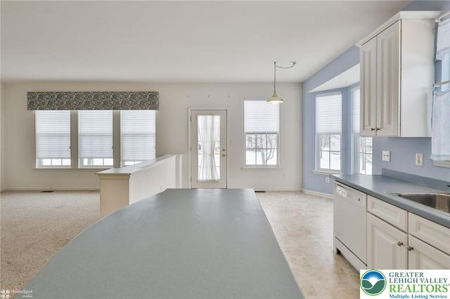 2064 Kingsview Road, Lower Macungie Twp, PA 18062