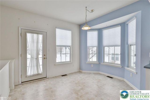 2064 Kingsview Road, Lower Macungie Twp, PA 18062