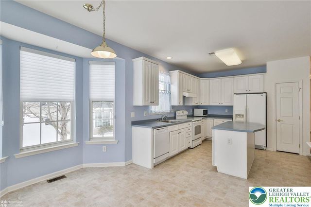 2064 Kingsview Road, Lower Macungie Twp, PA 18062