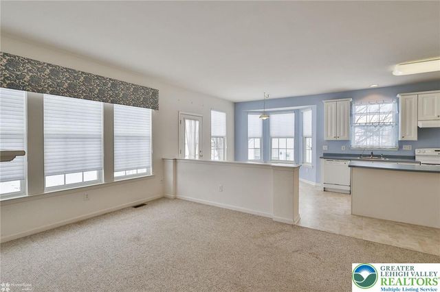 2064 Kingsview Road, Lower Macungie Twp, PA 18062