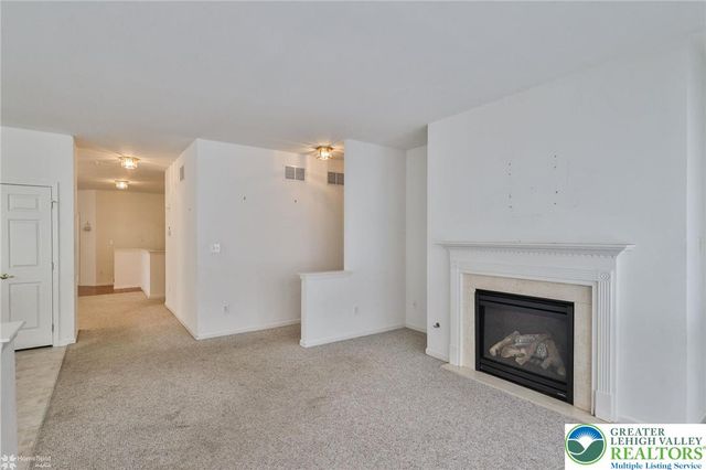 2064 Kingsview Road, Lower Macungie Twp, PA 18062