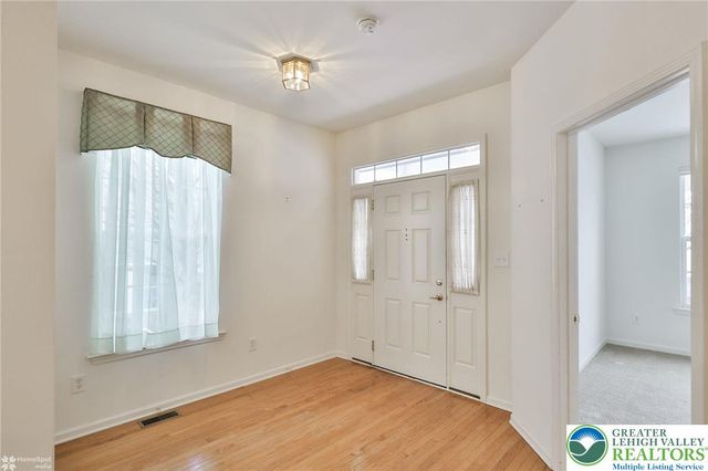 2064 Kingsview Road, Lower Macungie Twp, PA 18062