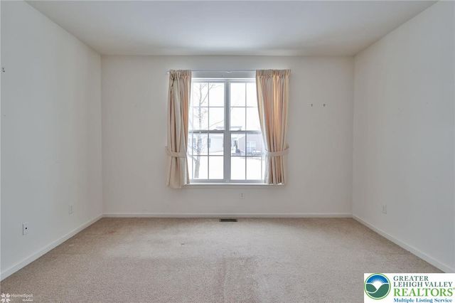 2064 Kingsview Road, Lower Macungie Twp, PA 18062