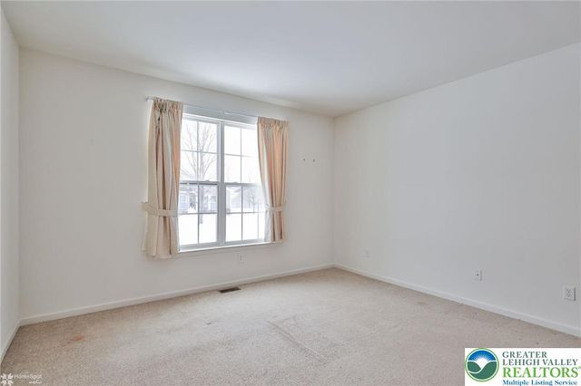 2064 Kingsview Road, Lower Macungie Twp, PA 18062