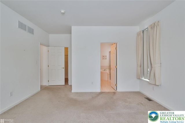 2064 Kingsview Road, Lower Macungie Twp, PA 18062