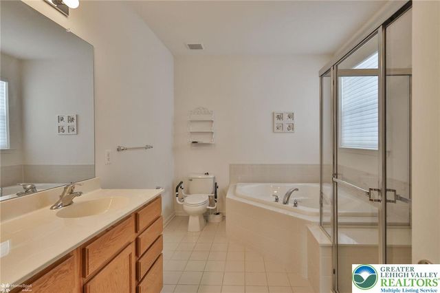 2064 Kingsview Road, Lower Macungie Twp, PA 18062