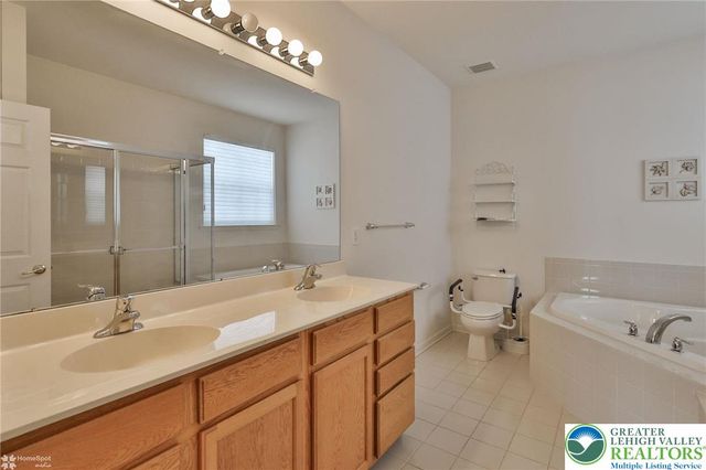 2064 Kingsview Road, Lower Macungie Twp, PA 18062