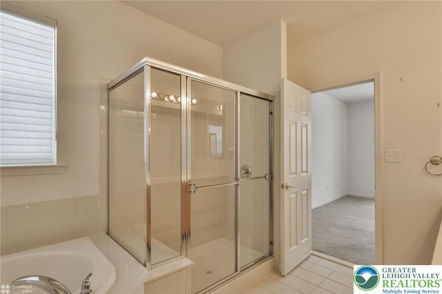 2064 Kingsview Road, Lower Macungie Twp, PA 18062