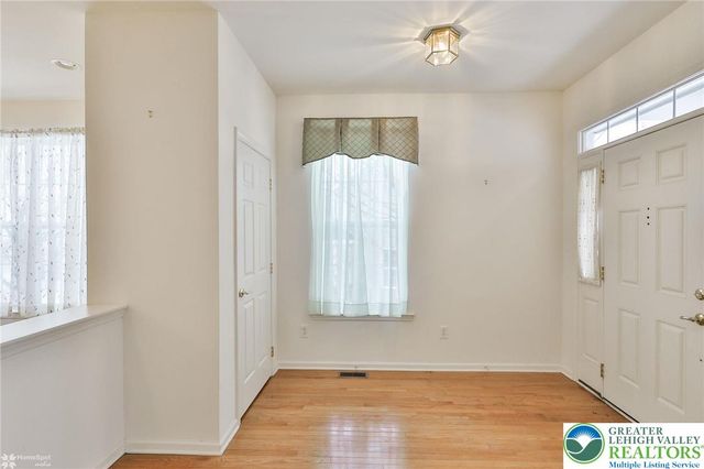 2064 Kingsview Road, Lower Macungie Twp, PA 18062