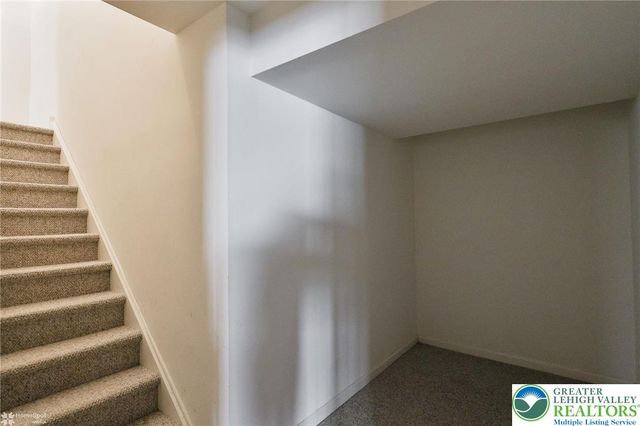 2064 Kingsview Road, Lower Macungie Twp, PA 18062