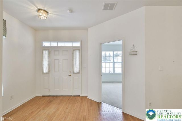 2064 Kingsview Road, Lower Macungie Twp, PA 18062