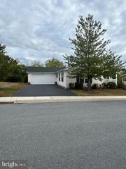 94 RANDOM RD, Douglassville, PA 19518