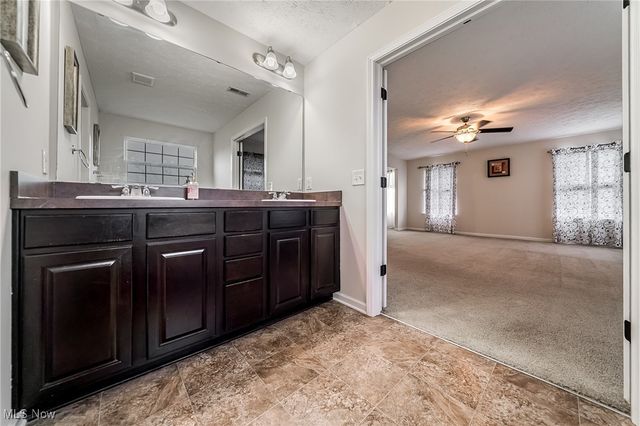 9094 Franklin Drive, North Ridgeville, OH 44039