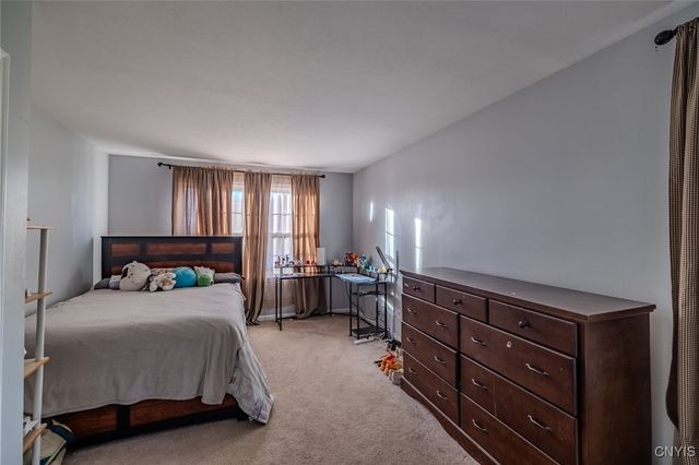 5101 Old Barn Road, Clay, NY 13041