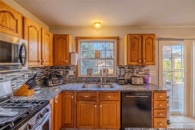 5101 Old Barn Road, Clay, NY 13041