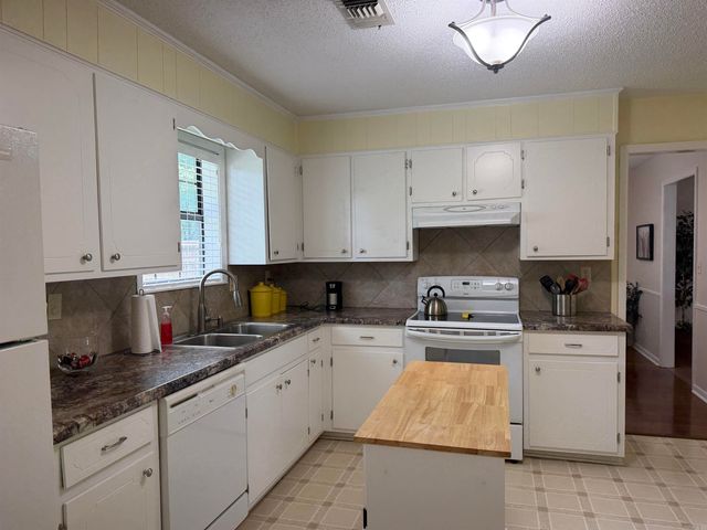 20 Independence, White Hall, AR 71602