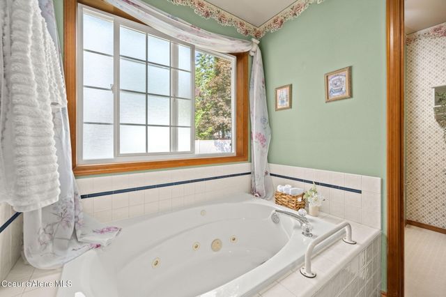 8378 N Uplands DR, Hayden, ID 83835