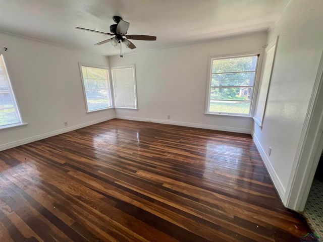 330 N Van Buren, Henderson, TX 75652