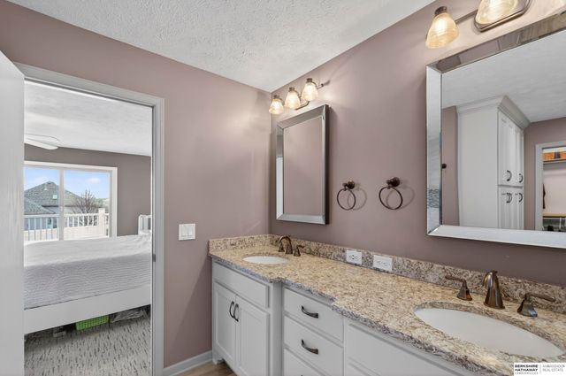 13811 S 41st Street, Bellevue, NE 68123