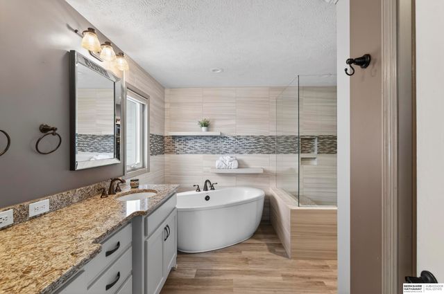 13811 S 41st Street, Bellevue, NE 68123