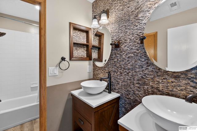 13811 S 41st Street, Bellevue, NE 68123