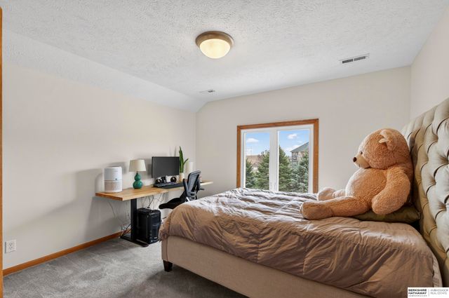 13811 S 41st Street, Bellevue, NE 68123