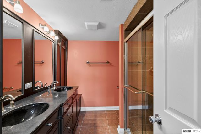 13811 S 41st Street, Bellevue, NE 68123