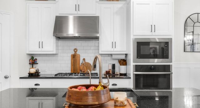 1424 Castalo LN, Leander, TX 78641