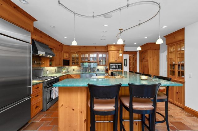 3 Lealand Peck Dr, Wrentham, MA 02093