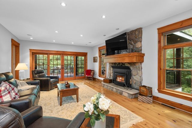 3 Lealand Peck Dr, Wrentham, MA 02093