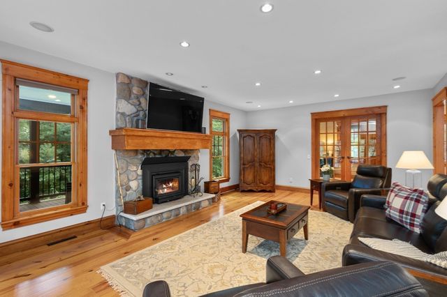 3 Lealand Peck Dr, Wrentham, MA 02093