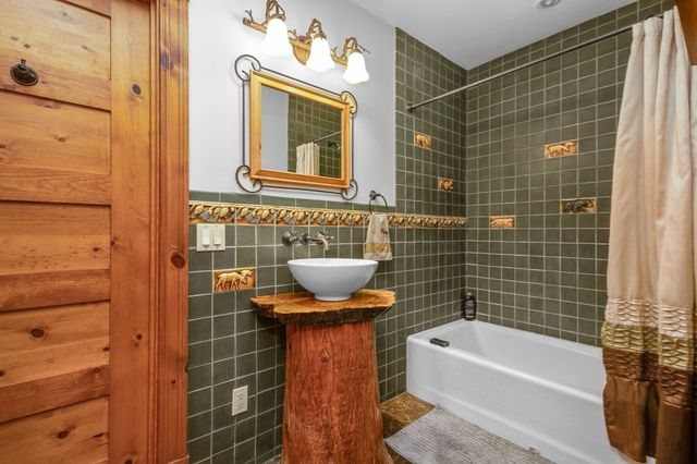 3 Lealand Peck Dr, Wrentham, MA 02093