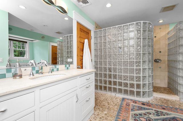3 Lealand Peck Dr, Wrentham, MA 02093