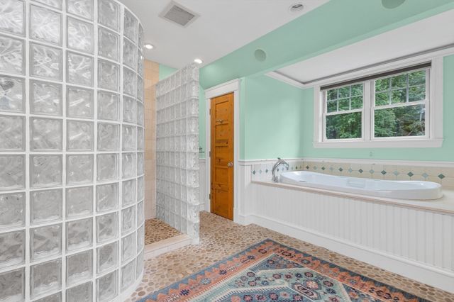 3 Lealand Peck Dr, Wrentham, MA 02093