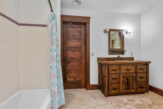 3 Lealand Peck Dr, Wrentham, MA 02093
