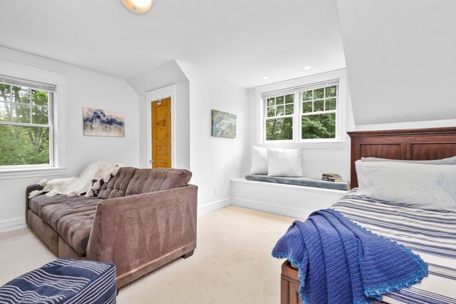 3 Lealand Peck Dr, Wrentham, MA 02093
