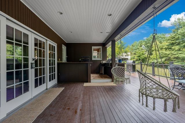 3 Lealand Peck Dr, Wrentham, MA 02093