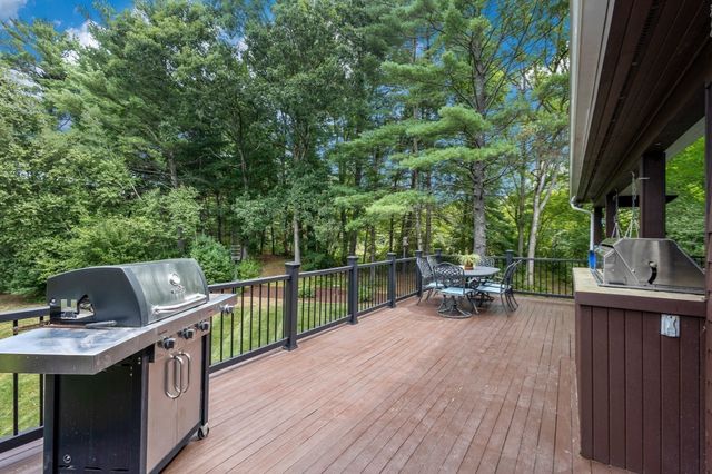 3 Lealand Peck Dr, Wrentham, MA 02093