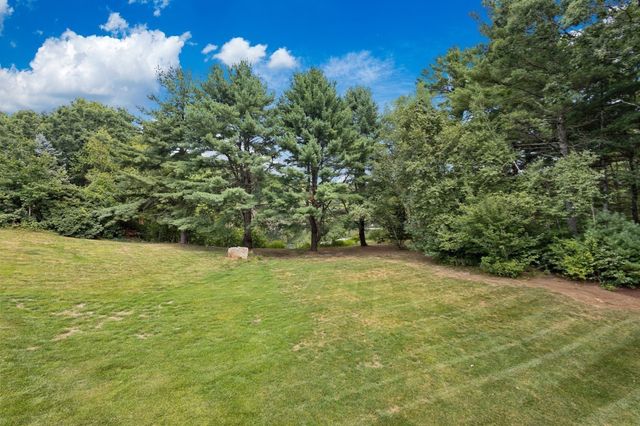 3 Lealand Peck Dr, Wrentham, MA 02093