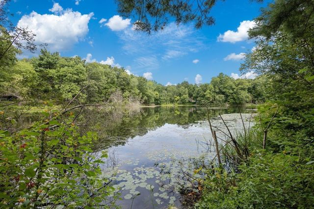 3 Lealand Peck Dr, Wrentham, MA 02093